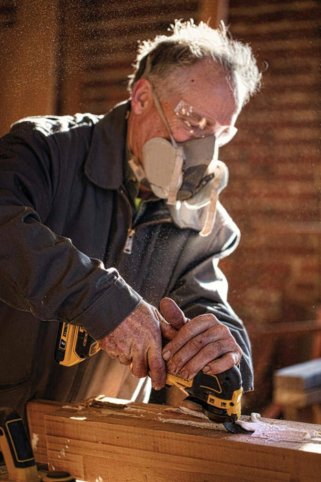 DEWALT DCS354D1 ATOMIC 20V MAX* Brushless Cordless Oscillating Multi-Tool Kit