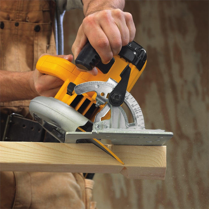 DEWALT 7-1/4-Inch Circular Saw, Lightweight, Corded (DWE575)